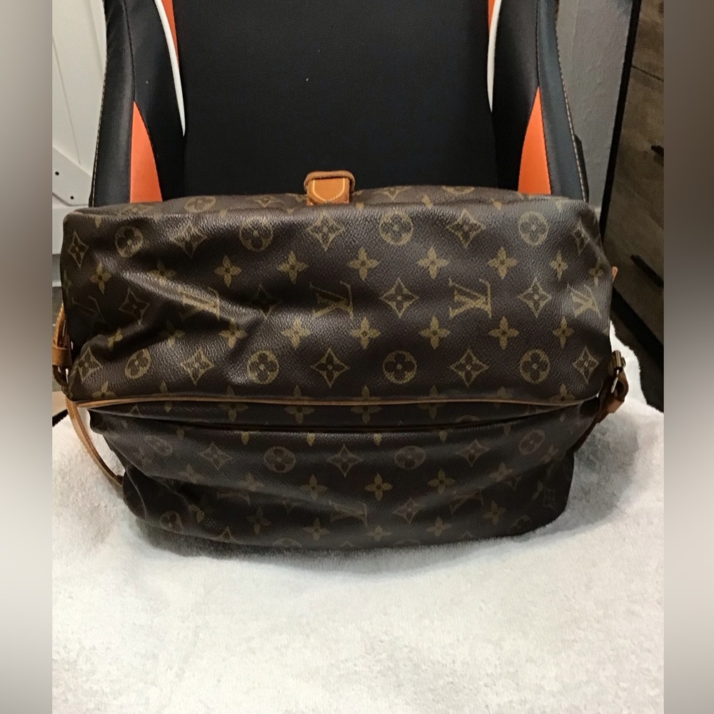 Louis Vuitton Bags - Picture 8 of 15